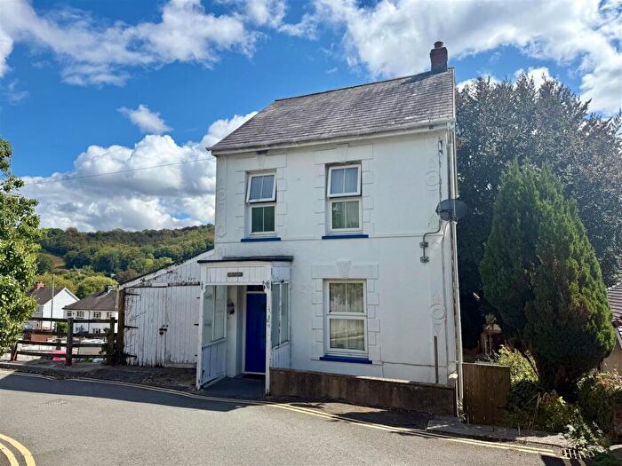 2 Bedroom House For Sale In Charles Street, Llandysul, SA44