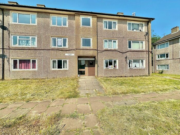 2 Bedroom Flat To Rent In Avon Grove, Bletchley, MK3