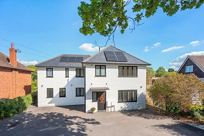 4 Bedroom Detached House For Sale In Kennel Lane, Fetcham, Surrey, KT22