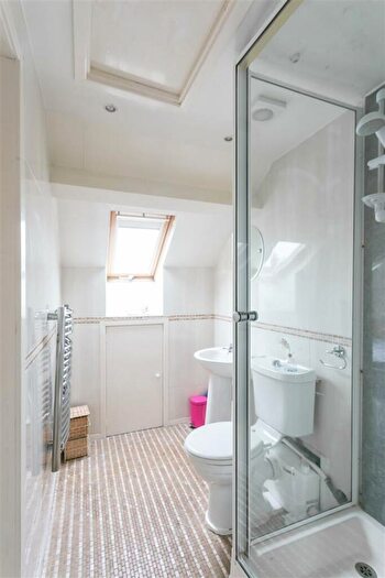 5 Bedroom Maisonette To Rent In Glenthorn Road, Jesmond, Newcastle Upon Tyne, NE2