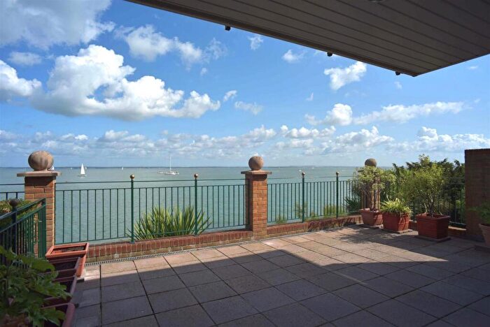 2 Bedroom Apartment For Sale In Queens Road, Cowes, PO31