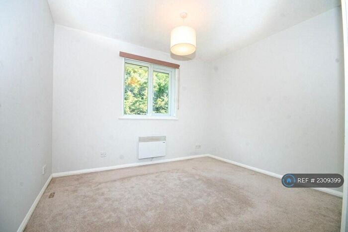 2 Bedroom Flat To Rent In Granville Place, Pinner, HA5