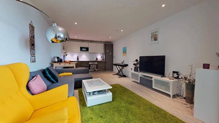 2 Bedroom Flat To Rent In Eastlake Road, London, SE5