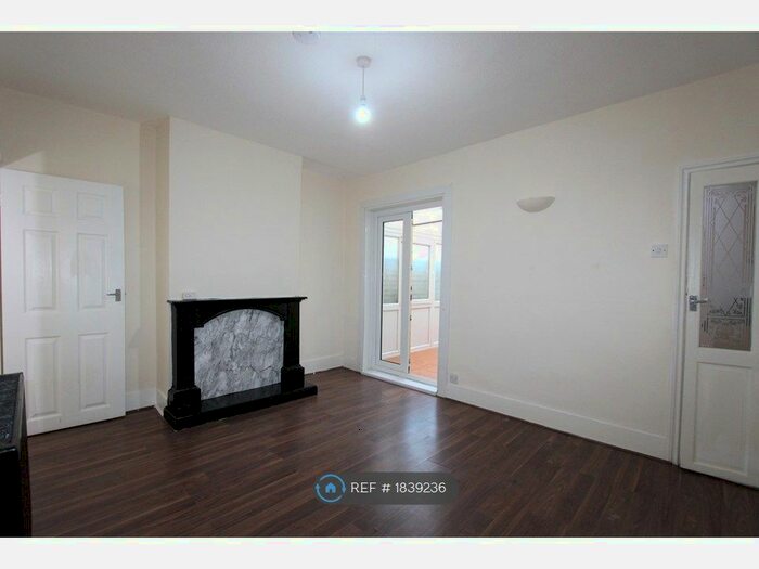 5 Bedroom Terraced House To Rent In Windmill Road, Gillingham, ME7