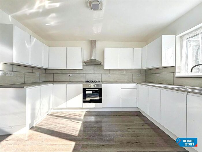 4 Bedroom Detached House For Sale In The Highlands, Edgware, HA8