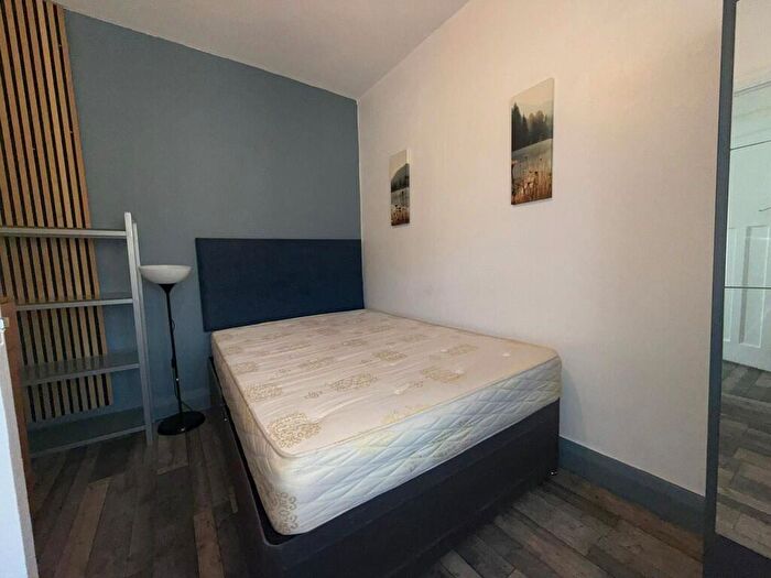 2 Bedroom Flat To Rent In Flat, - Myrdle Street, E1