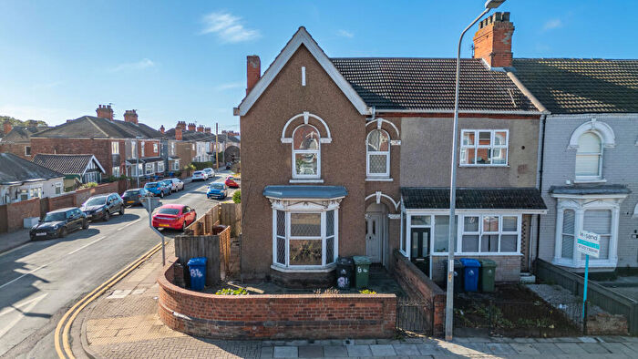 2 Bedroom End Of Terrace House For Sale In Welholme Road, Grimsby, Lincolnshire, DN32