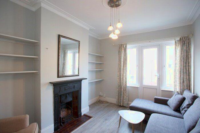 3 Bedroom Property To Rent In Replingham Road, Southfields SW18