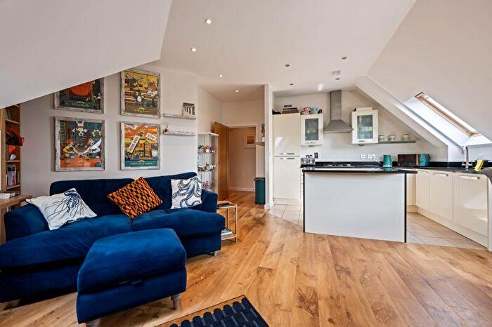 2 Bedroom Apartment For Sale In Birds Hill Road, Poole, BH15