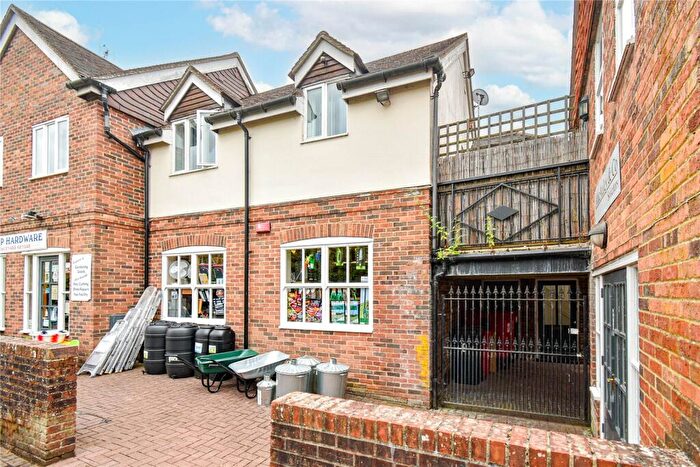 2 Bedroom Apartment For Sale In High Street, Hungerford, Berkshire, RG17
