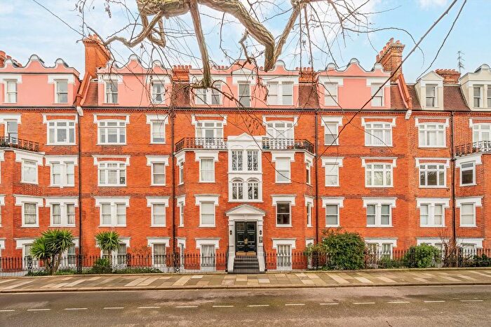 2 Bedroom Flat For Sale In Waldemar Avenue, London, SW6