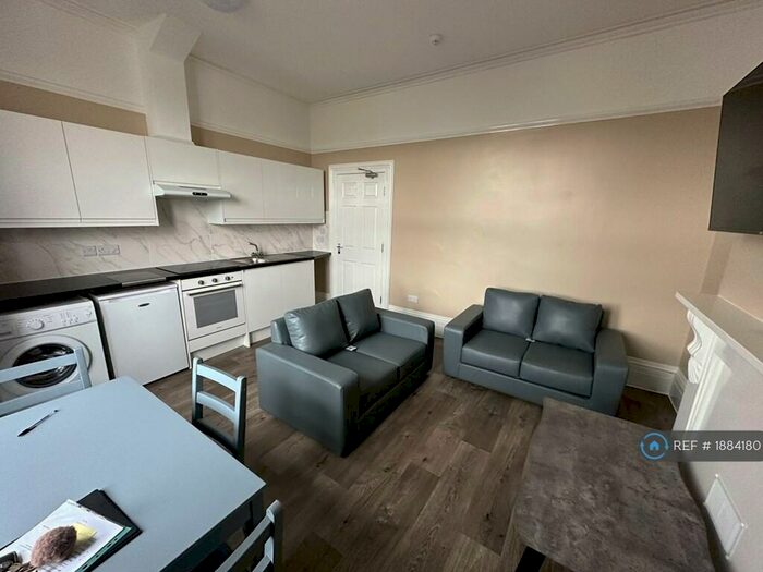 5 Bedroom Flat To Rent In Belvoir Road, Bristol, BS6