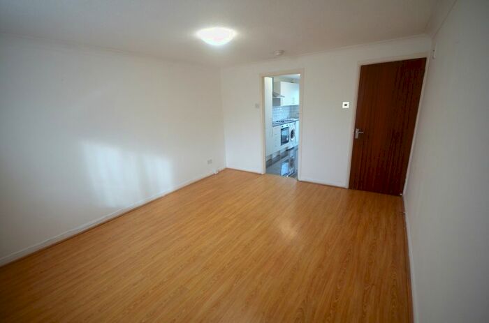 1 Bedroom Flat To Rent In Buntingbridge Road, Ilford, IG2