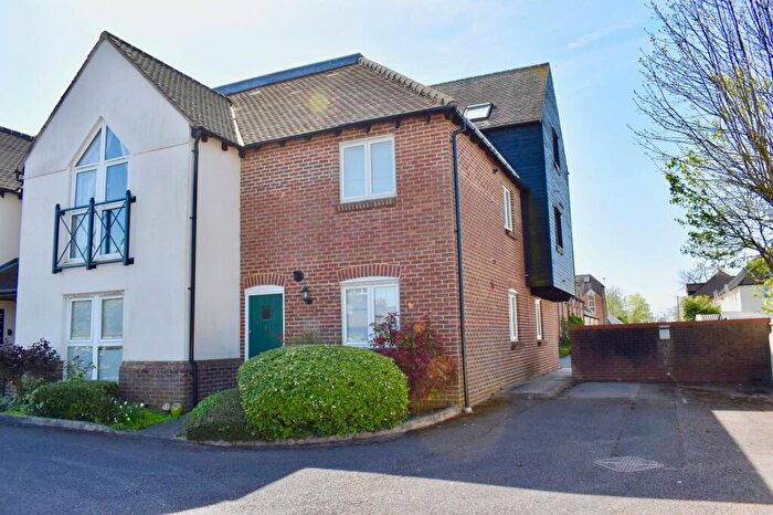 2 Bedroom Ground Maisonette For Sale In Parkers Lane, Ashtead, KT21