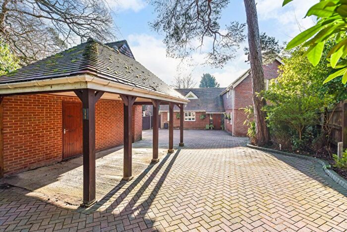 4 Bedroom Detached House For Sale In Bassett, Southampton, SO16