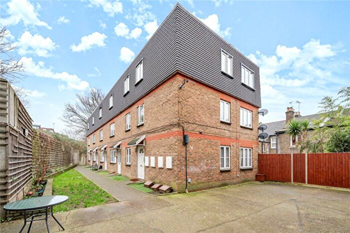 3 Bedroom End Of Terrace House To Rent In Bankside Place, Vale Terrace, Harringay, London, N4