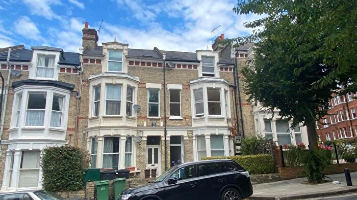 2 Bedroom Apartment For Sale In Hemstal Road - West Hampstead, NW6