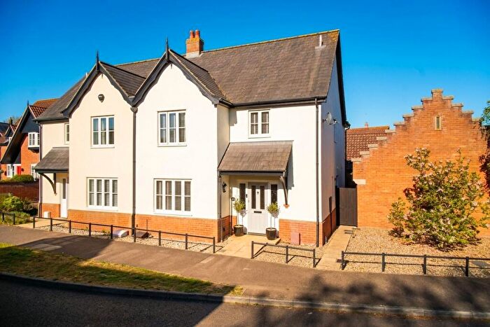 3 Bedroom Semi-Detached House For Sale In Blackthorn Way, Poringland, Norwich, NR14
