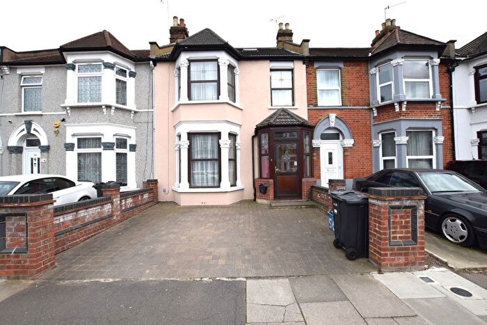 4 Bedroom Terraced House To Rent In St. Albans Road, Ilford, IG3