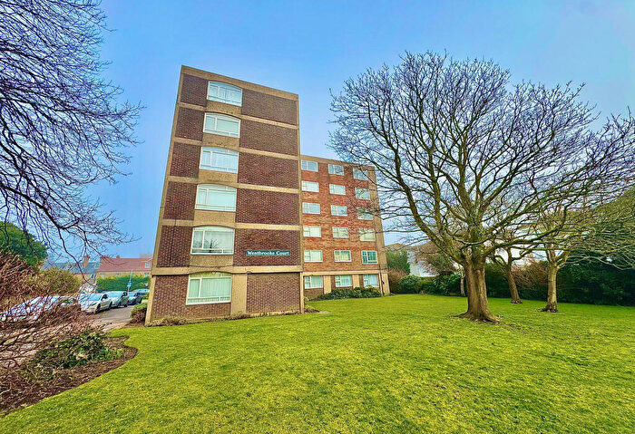 2 Bedroom Flat To Rent In Westbrooke Court, Crescent Road, Worthing, West Sussex, BN11