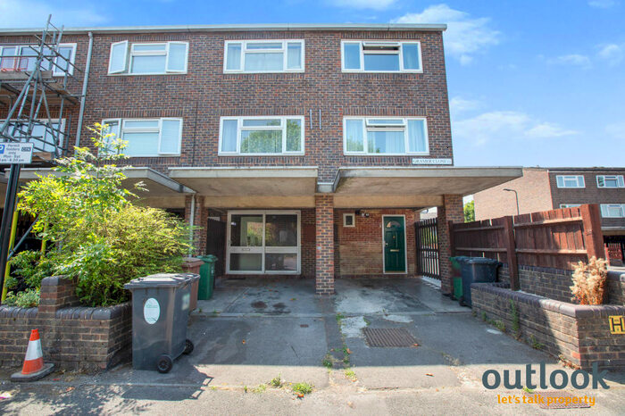 4 Bedroom Town House To Rent In Gramer Close, Leyton, E11