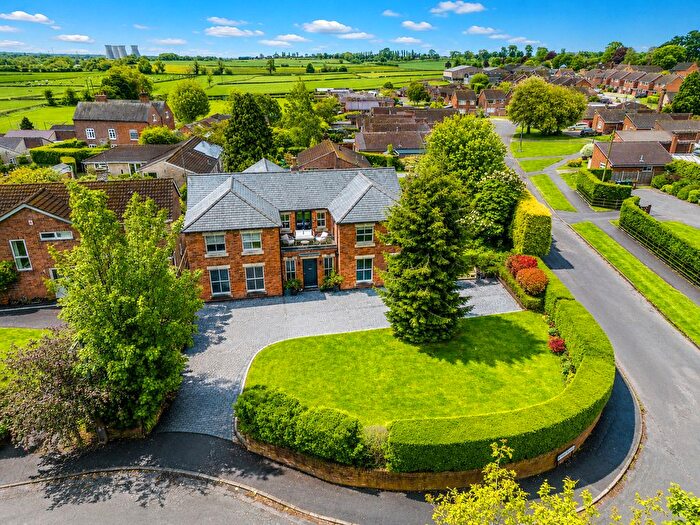5 Bedroom Detached House For Sale In St. Mary's Close, Newton Solney, DE15