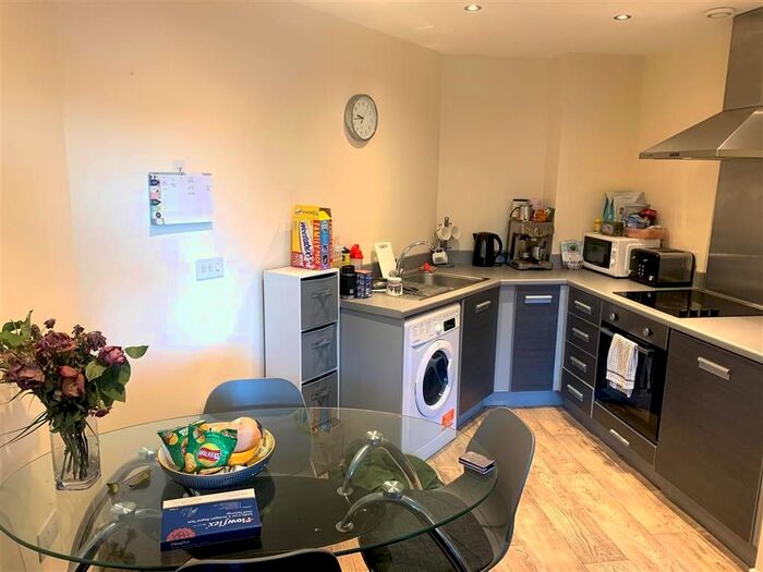 1 Bedroom Flat To Rent In Canal Street, Nottingham NG1