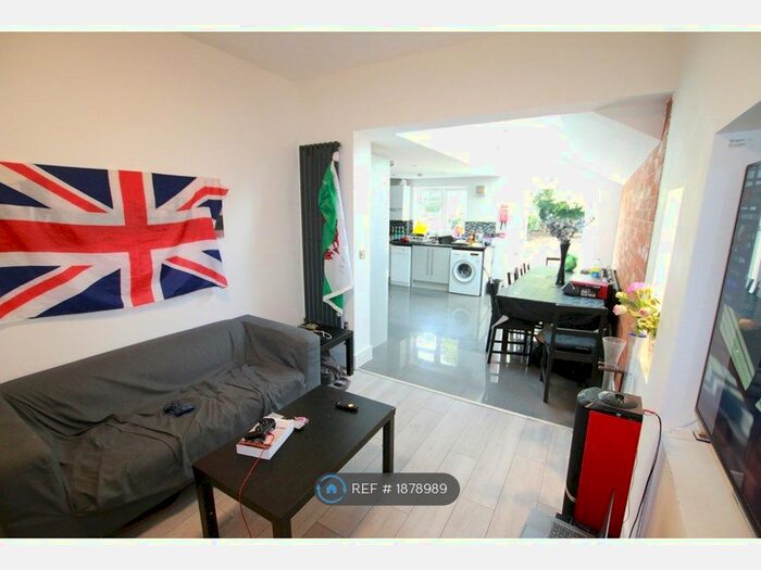 6 Bedroom Detached House To Rent In Donnington Road, Reading, RG1