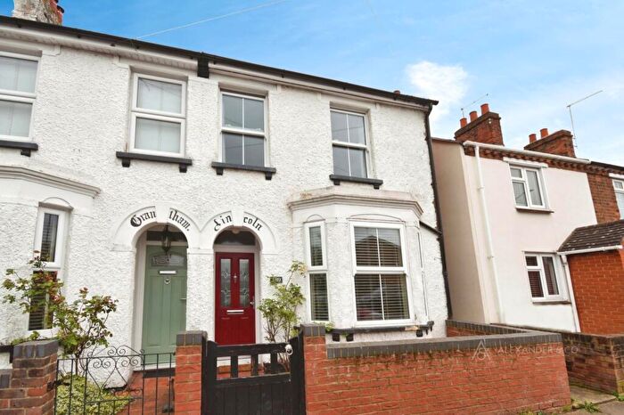 2 Bedroom Semi-Detached House To Rent In Buckingham Road, Aylesbury, HP19