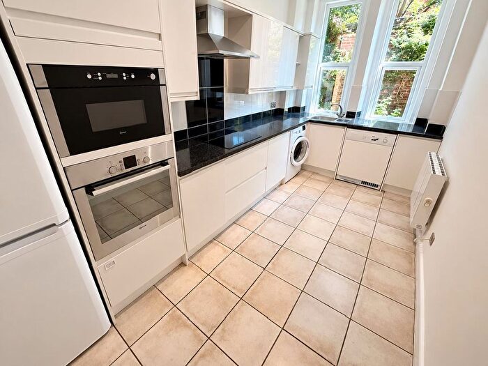 2 Bedroom Flat To Rent In Durley Gardens, Bournemouth, BH2