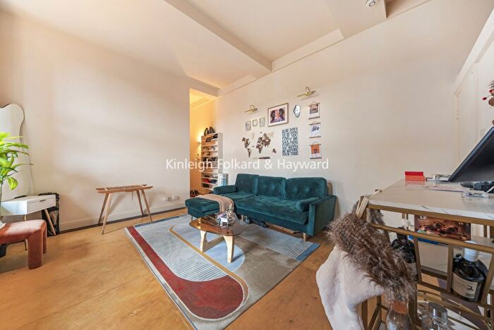 2 Bedroom Flat To Rent In Clapham Road, London, SW9