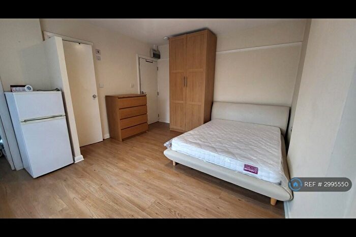 Studio To Rent In Coles Green Road, London, NW2