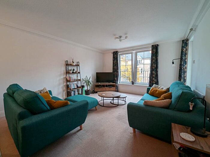 2 Bedroom Flat To Rent In Powderhall Brae, Edinburgh, EH7