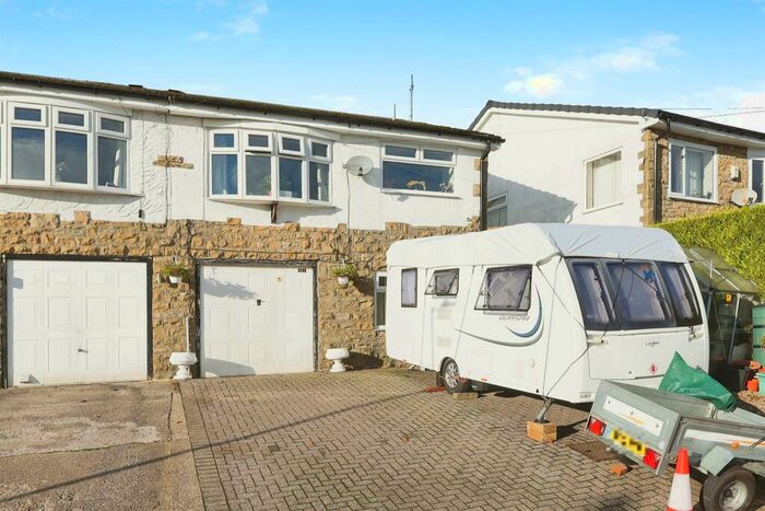 3 Bedroom Semi-Detached House For Sale In Hillside Avenue, Oakworth, Keighley, BD22