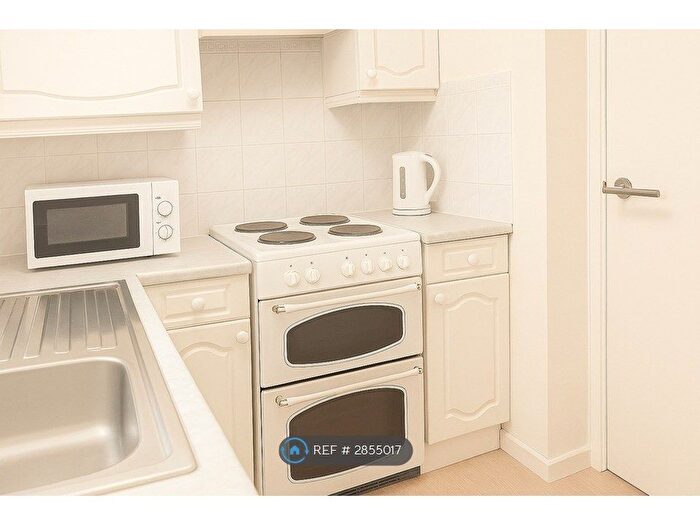 1 Bedroom Flat To Rent In Foxglove Way, Wallington, SM6
