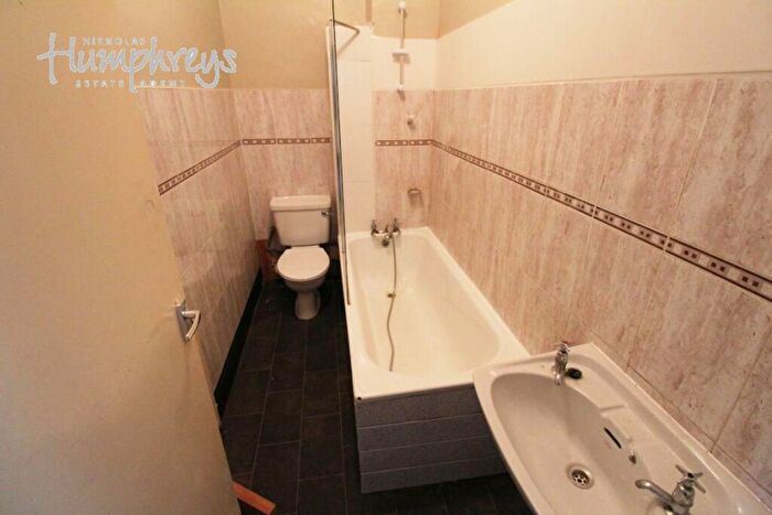 1 Bedroom Flat To Rent In Summerfield Crescent -, B16