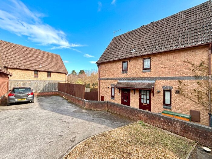 2 Bedroom Terraced House For Sale In Oaklands Way, Dibden Purlieu, SO45