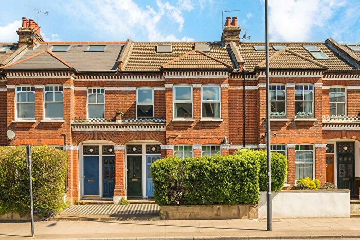 3 Bedroom Flat For Sale In Tooting Bec Road, Tooting, SW17