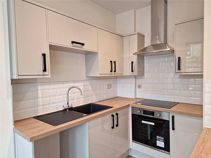 1 Bedroom Flat To Rent In Westgate, Dewsbury, West Yorkshire, WF13
