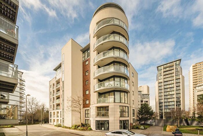 1 Bedroom Flat For Sale In Pump House Crescent, Brentford, TW8