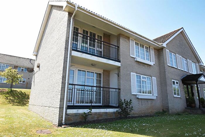 2 Bedroom Flat To Rent In The Glade, Scarborough, YO11