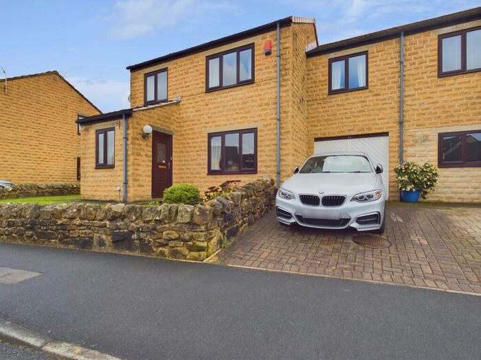 3 Bedroom Town House To Rent In Carleton Avenue, Skipton, BD23