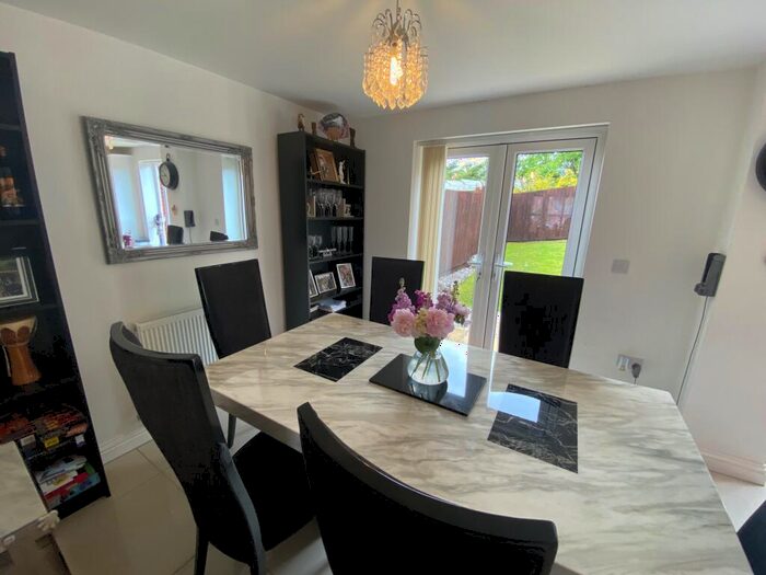 4 Bedroom Detached House To Rent In Steeple Grange, Spital, Chesterfield, S41