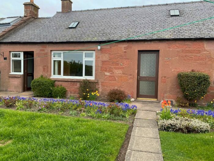 2 Bedroom Cottage To Rent In South Street, Kirriemuir, Angus, DD8