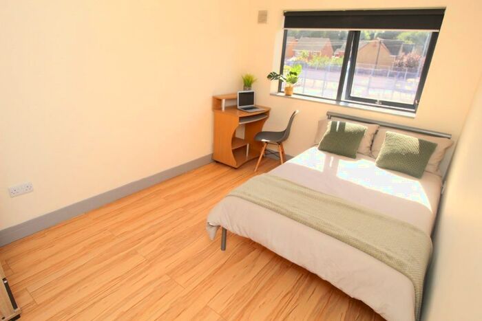 2 Bedroom Flat To Rent In Old Brickyard, Carlton, Nottingham, NG3