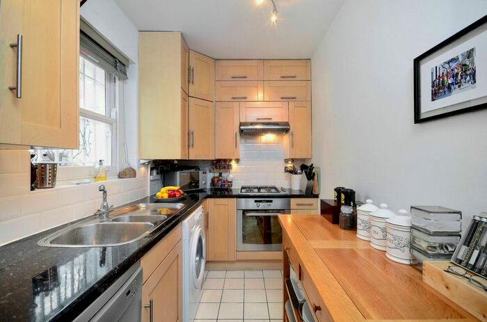 2 Bedroom Flat To Rent In Belgrave Road, Pimlico, London, SW1V