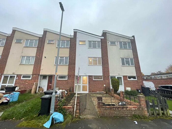 3 Bedroom Town House To Rent In Islandsmead, Liden, SN3