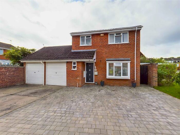 4 Bedroom Link Detached House For Sale In Burnsall Close, Worcester WR4