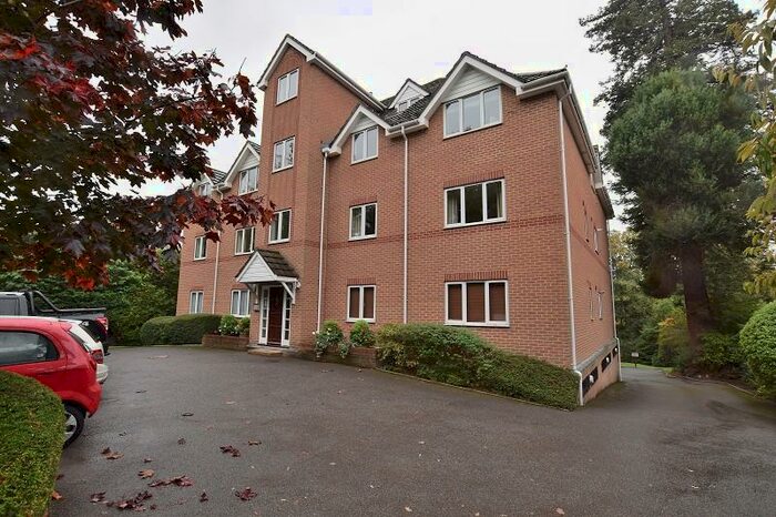 2 Bedroom Flat To Rent In Branksome Wood Road, Bournemouth, Dorset., BH2