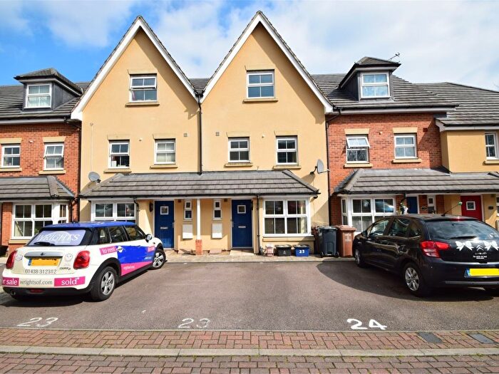 4 Bedroom Property To Rent In Carisbrooke Close, Stevenage, SG2